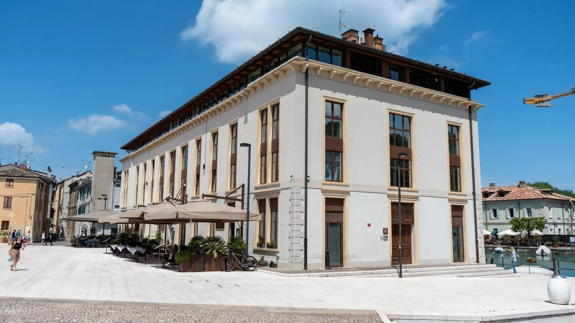 Nocleg ze śniadaniem C House Rooms Lake Peschiera del Garda Włochy