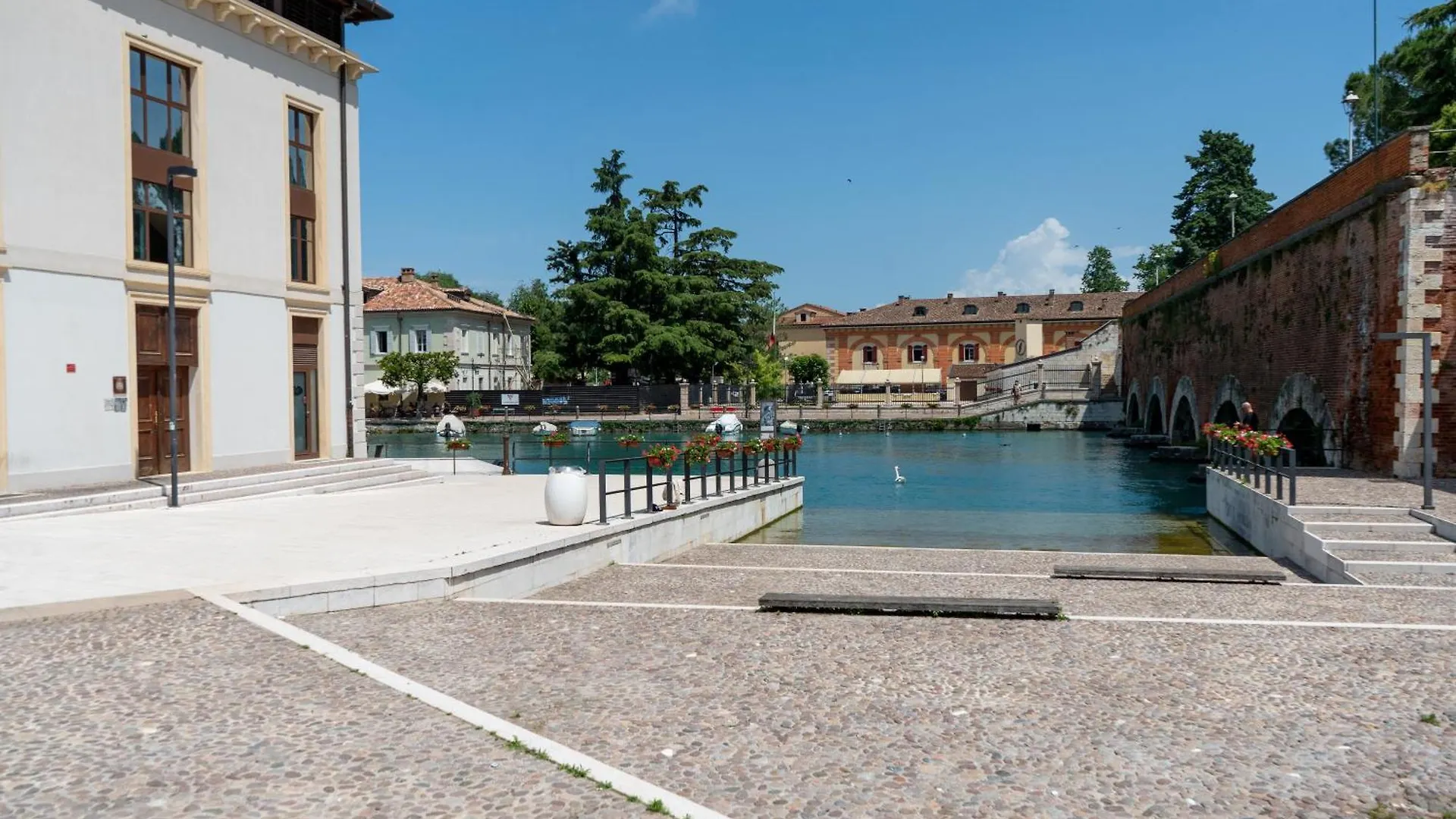 Nocleg ze śniadaniem C House Rooms Lake Peschiera del Garda