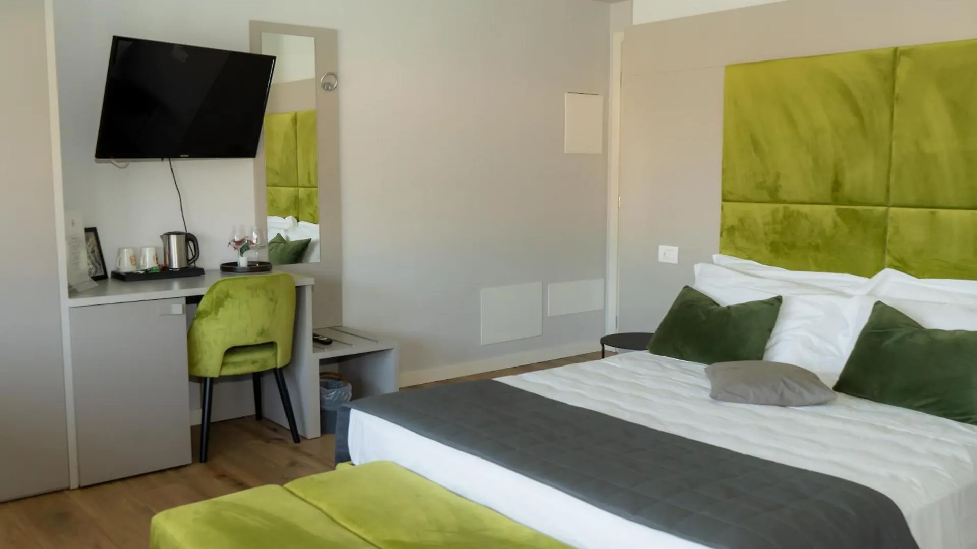 C House Rooms Lake Peschiera del Garda 0*,