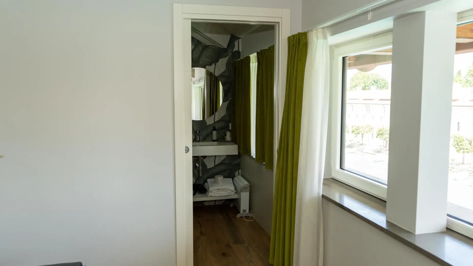 C House Rooms Lake Peschiera del Garda Nocleg ze śniadaniem
