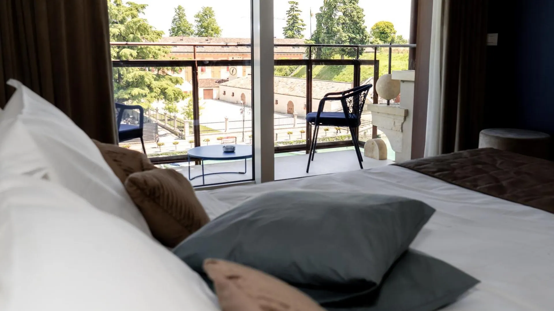 Nocleg ze śniadaniem C House Rooms Lake Peschiera del Garda