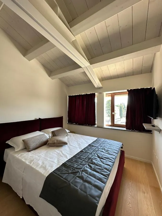 Bed & Breakfast C House Rooms Lake Peschiera del Garda Italy
