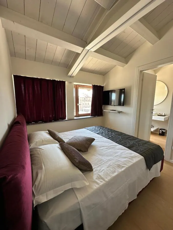 C House Rooms Lake Peschiera del Garda Italy