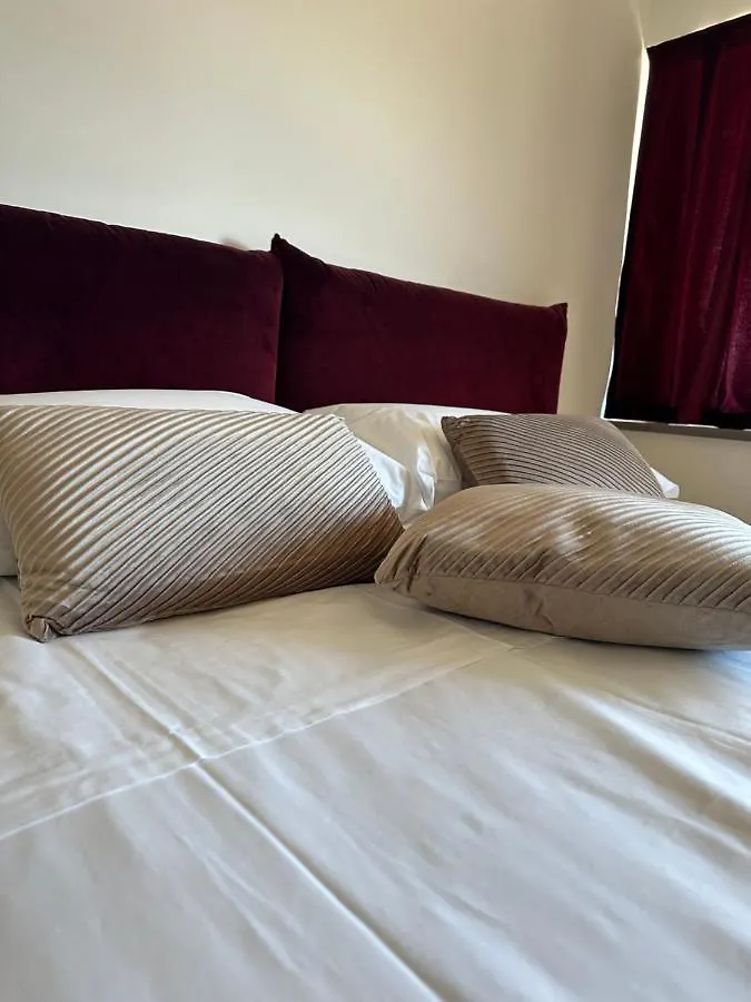 C House Rooms Lake Peschiera del Garda