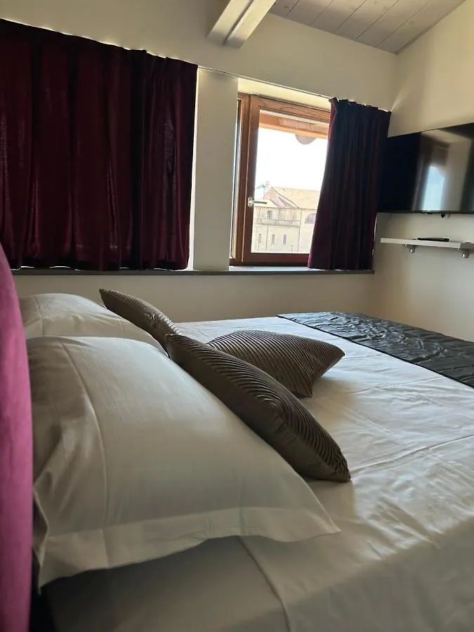 C House Rooms Lake Peschiera del Garda 0*,  Italy