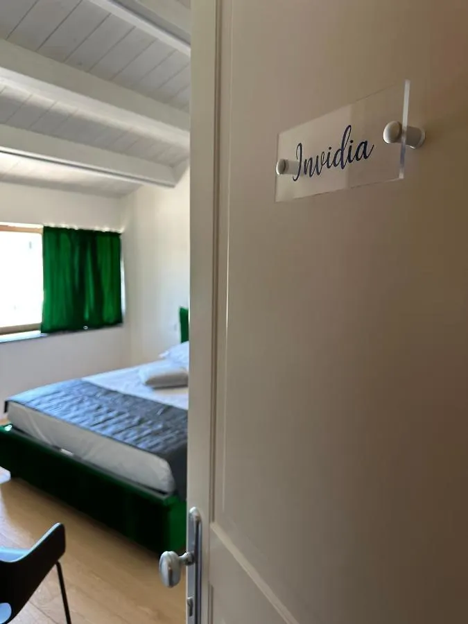 C House Rooms Lake Peschiera del Garda Bed & Breakfast