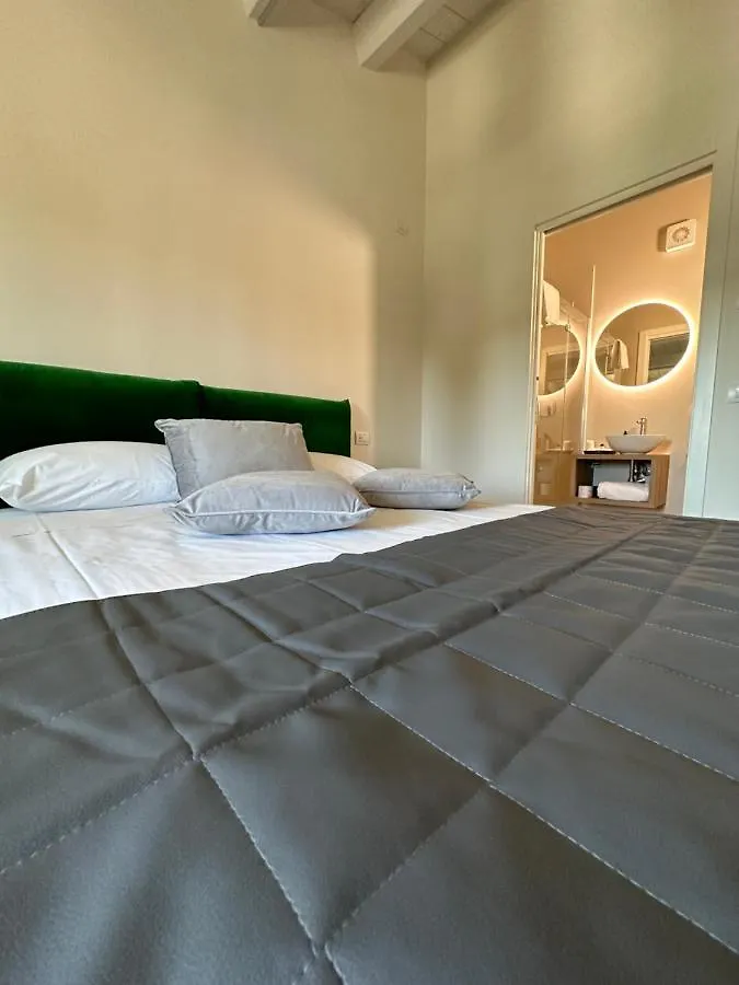Bed & Breakfast C House Rooms Lake Peschiera del Garda Italy