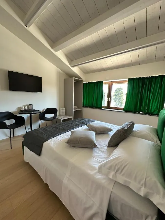 C House Rooms Lake Peschiera del Garda
