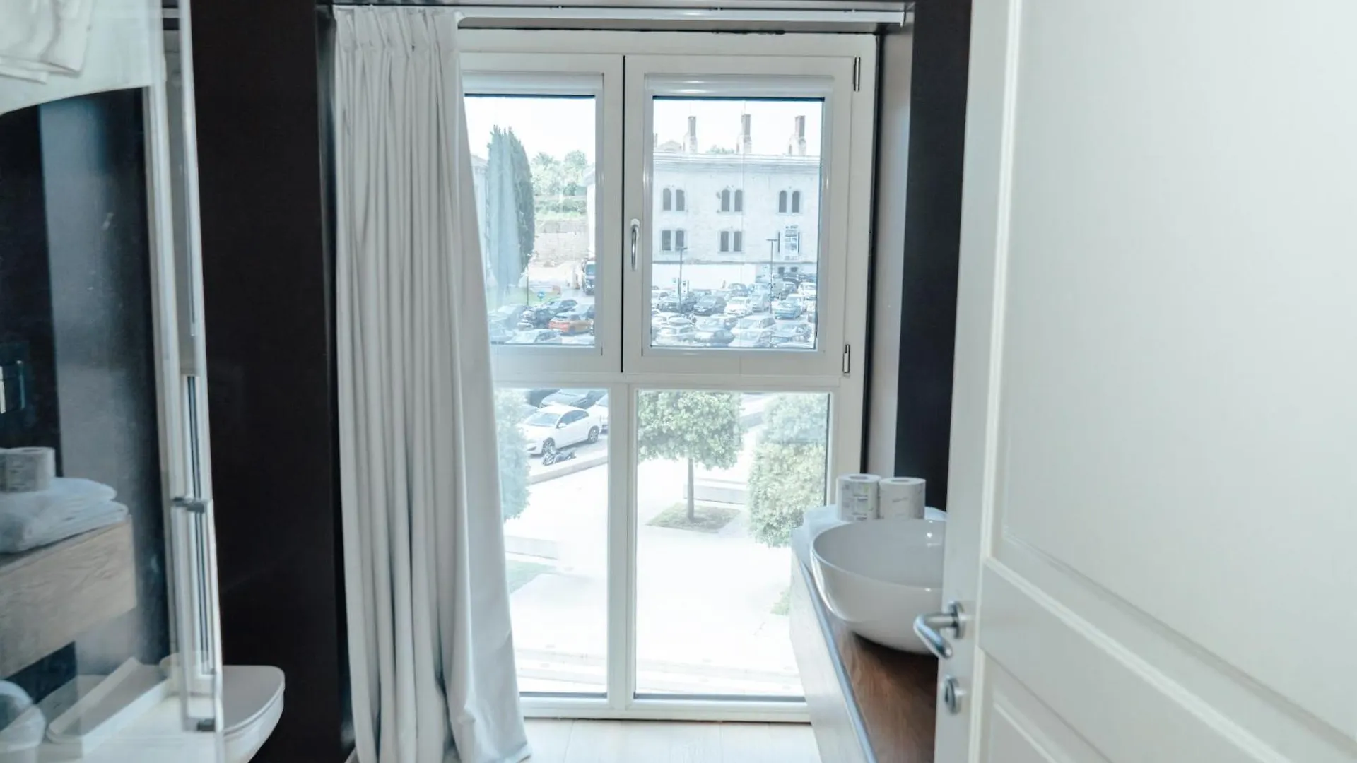 C House Rooms Lake Peschiera del Garda 0*,  Italy