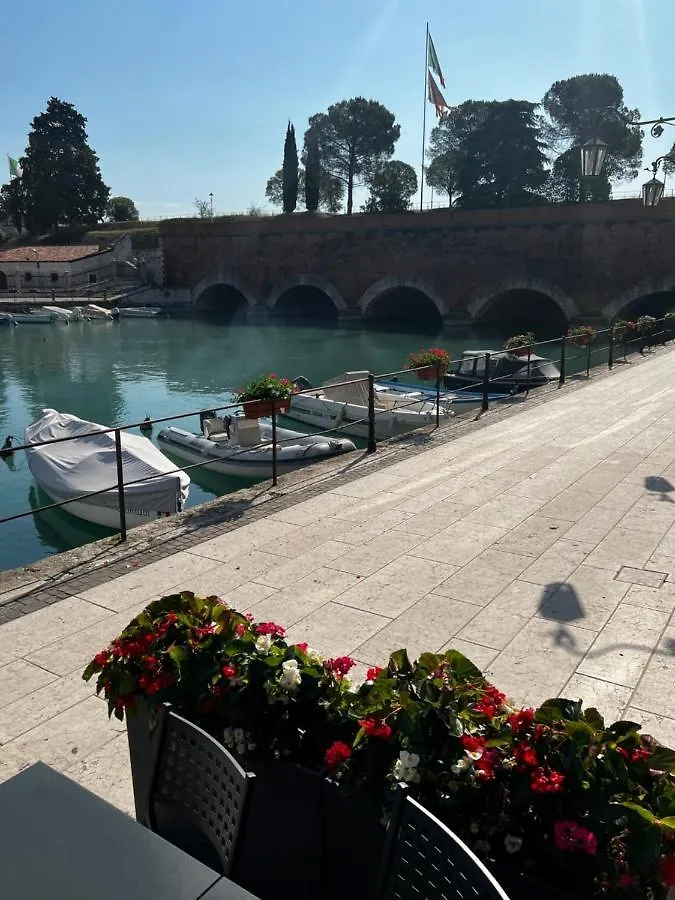 C House Rooms Lake Peschiera del Garda Bed & Breakfast