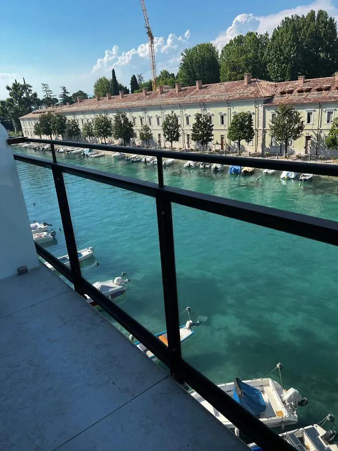 C House Rooms Lake Peschiera del Garda