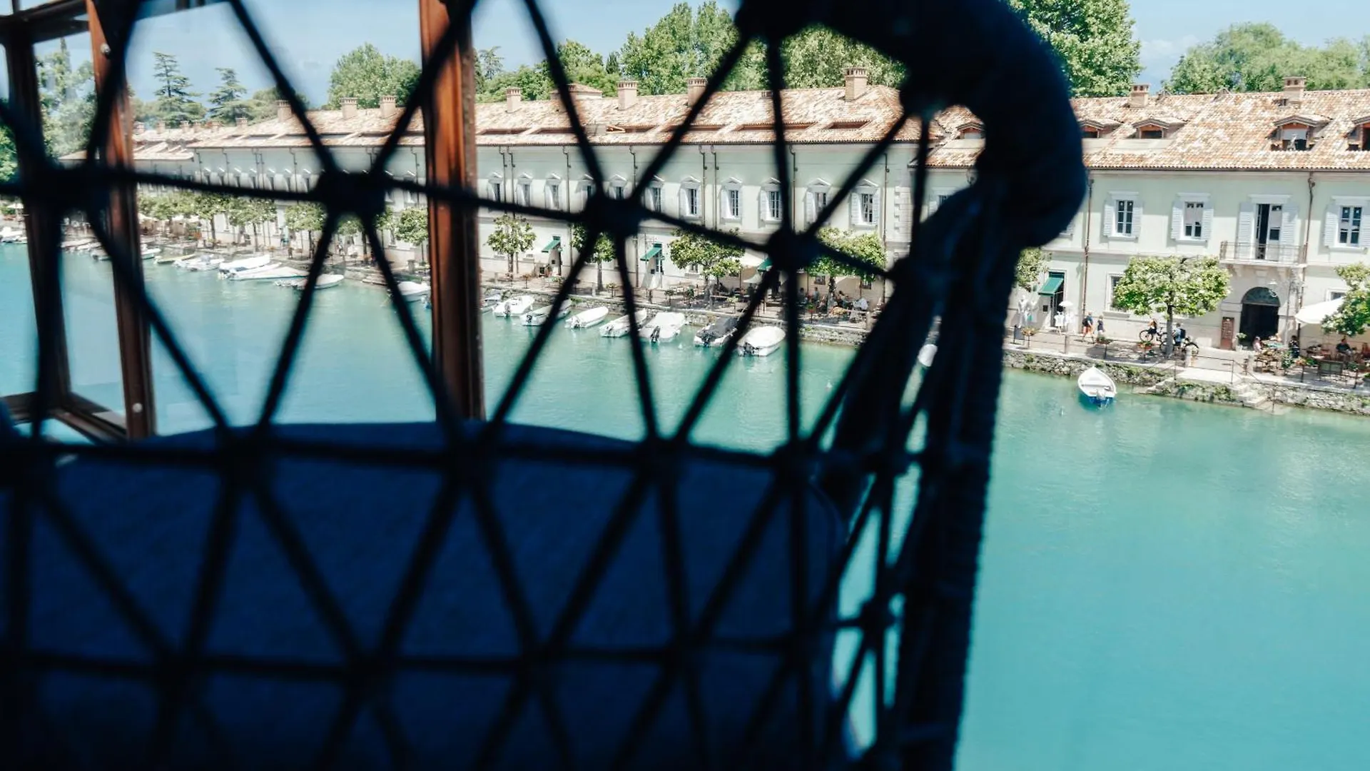 Bed and breakfast C House Rooms Lake Peschiera del Garda