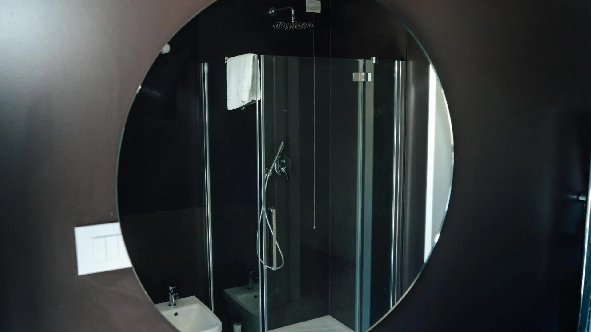 C House Rooms Lake Peschiera del Garda 0*,  Italia