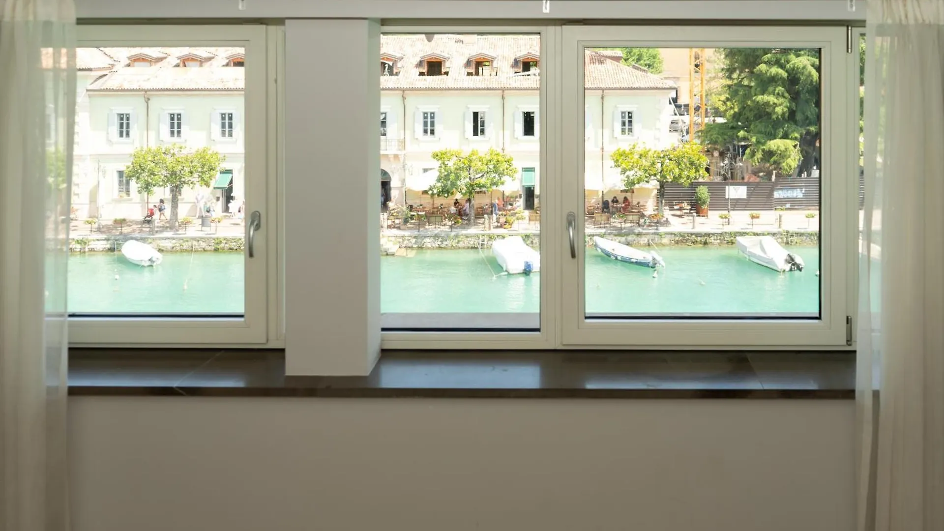 Bed & Breakfast C House Rooms Lake Peschiera del Garda
