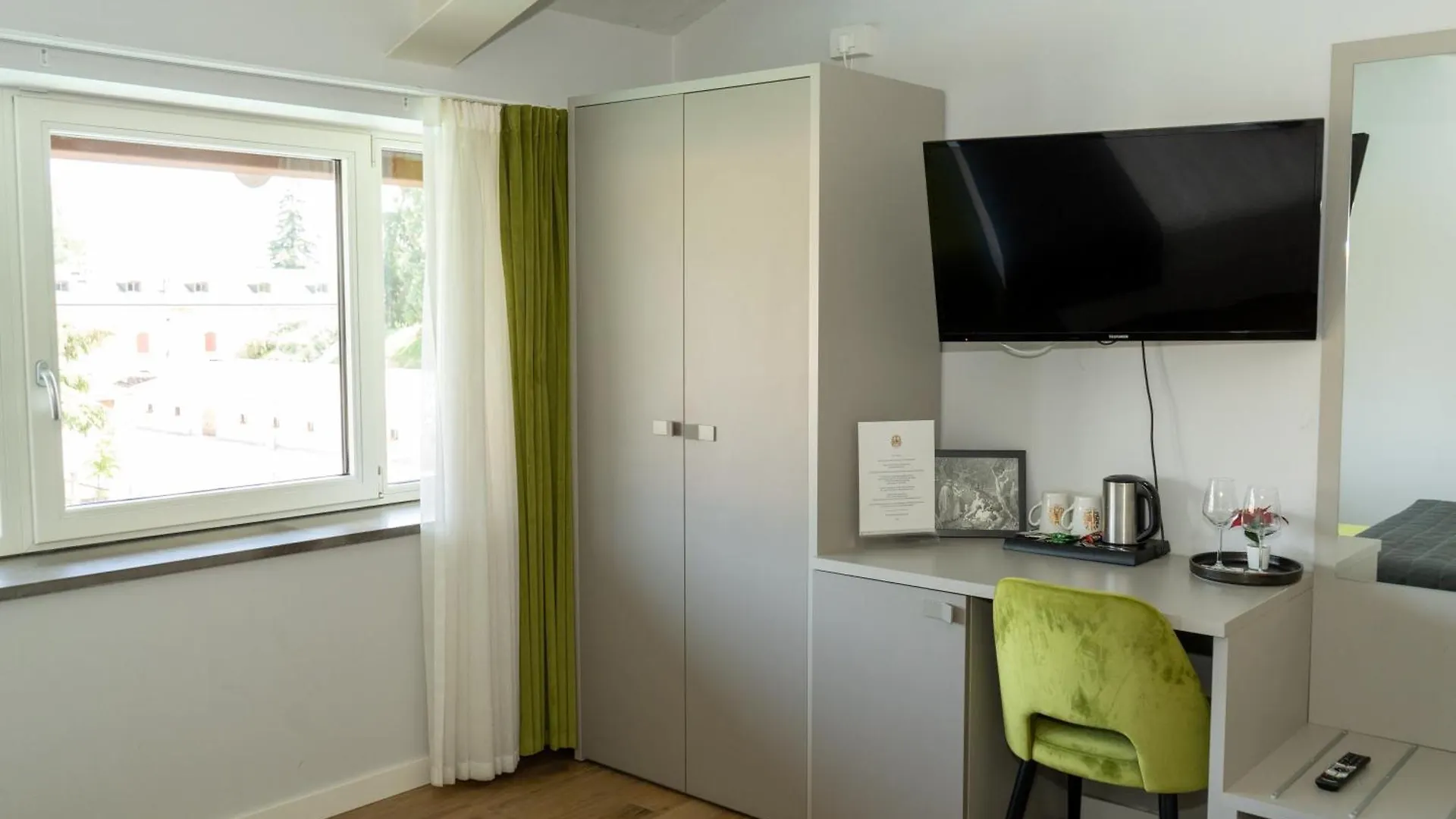 Bed and breakfast C House Rooms Lake Peschiera del Garda Italia